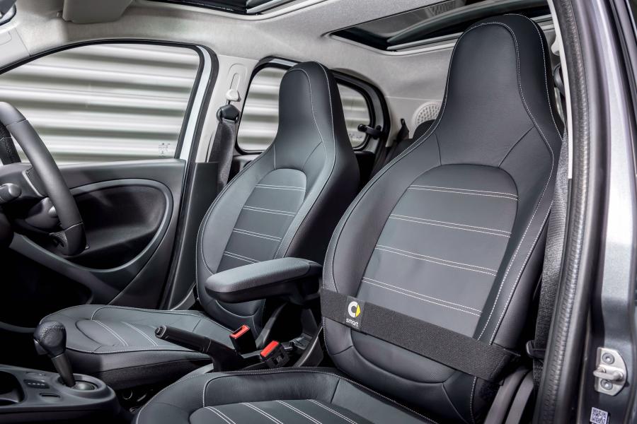 Интерьер Smart EQ ForFour Prime (W453) 2018 года  (UK) (фото 19 из 36)